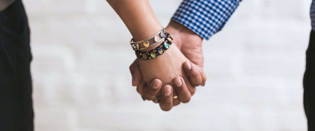 holding-hands_4460x4460